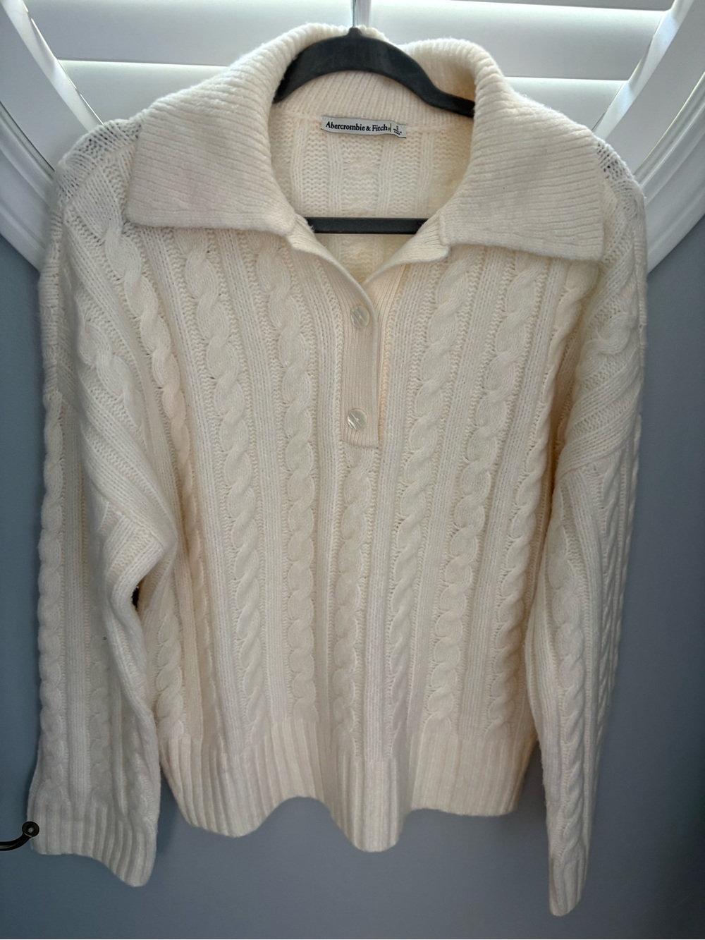 Abercrombie and Fitch ivory men’s mock neck cable knit sweater size small